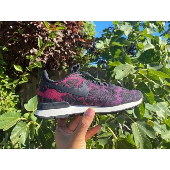 Nike  Womens Internationalist Athletic Black US 6 Lace-Up Sneakers Colorful - Picture 1 of 12